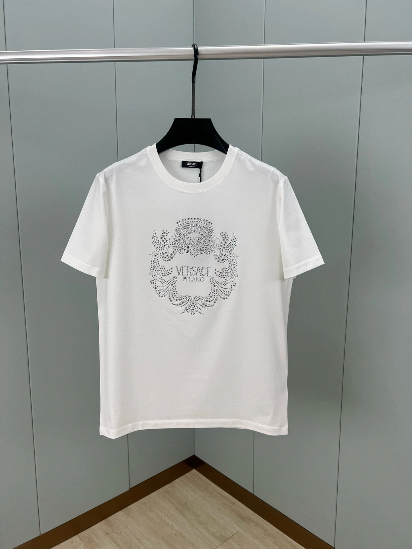 wg.luxury- V5rs135 Crest logo 3Colour item:E-F409A0407-3